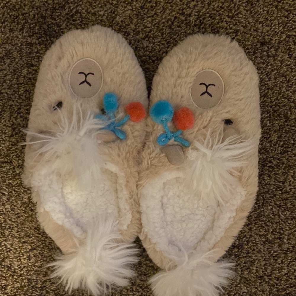 Kohls Large Fuzzy Llama Slippers